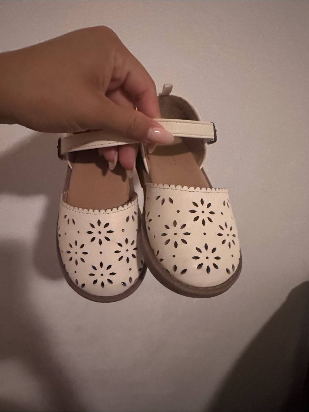 Old Navy Cream Flower Cutout Mary Jane Shoes